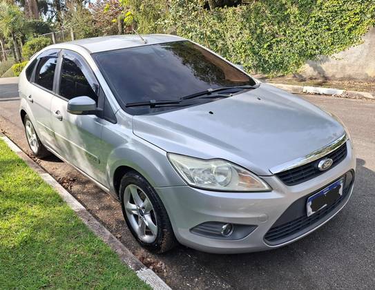 FORD FOCUS 2.0 GLX 16V FLEX 4P MANUAL FORD FOCUS 2.0 GLX 16V FLEX 4P MANUAL